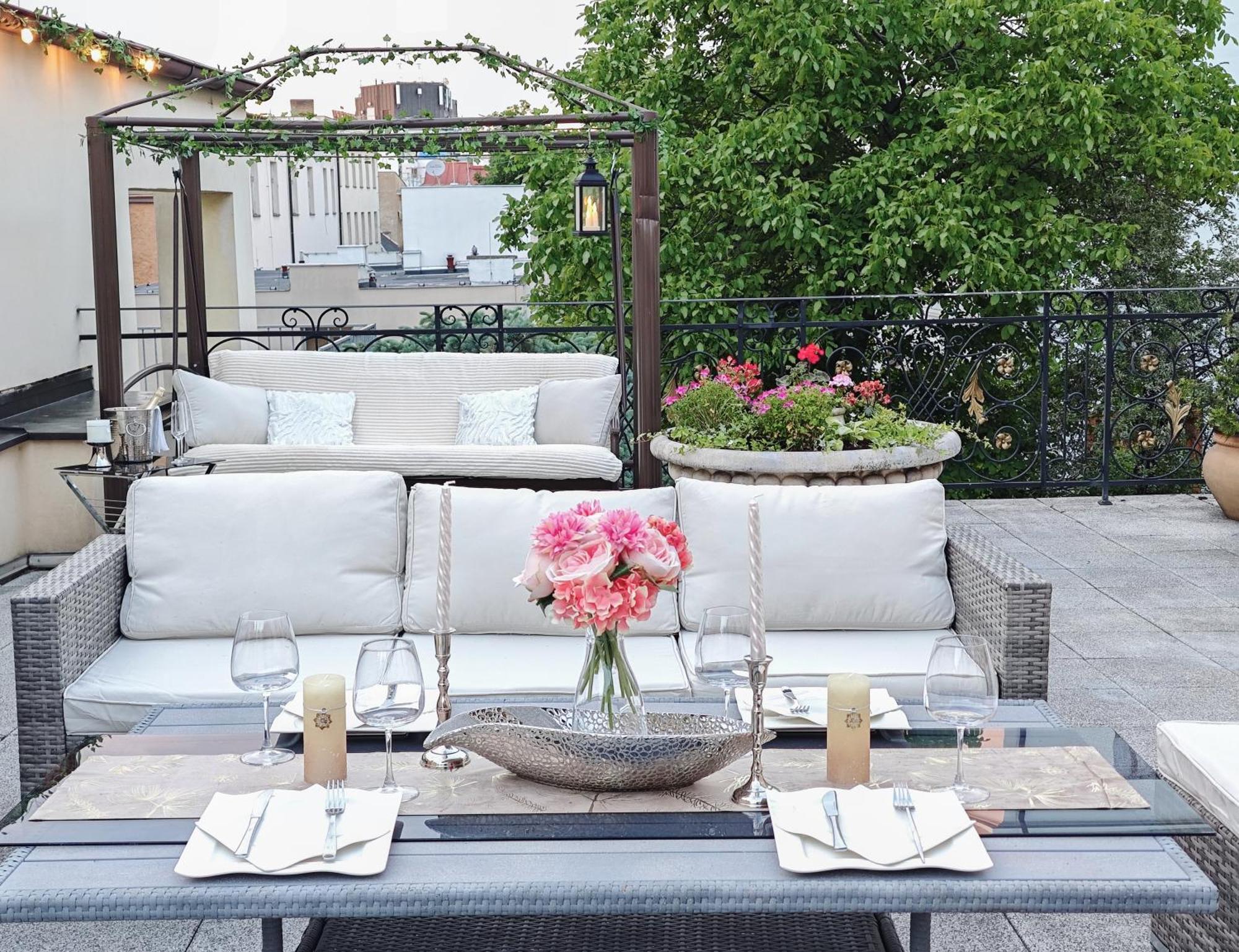 Villa With Hot-Tub, Terrace And Garden, Wenceslass Square Prag Exterior foto